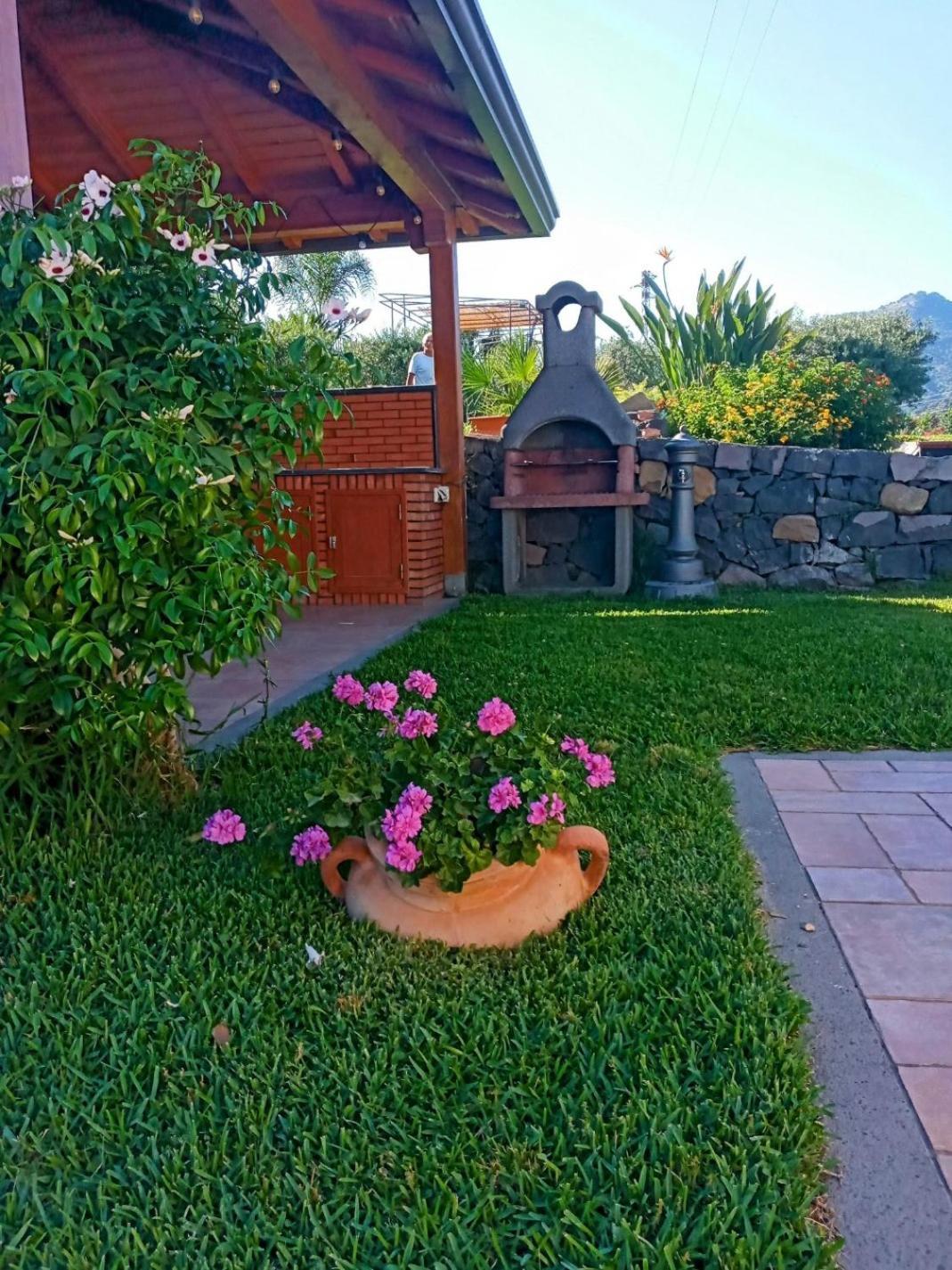 Taormina Villa Ibiscus Alcantara Gaggi Екстериор снимка