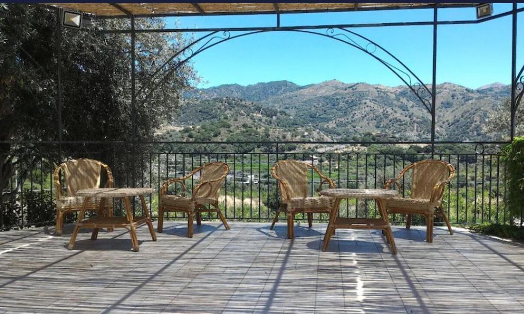 Taormina Villa Ibiscus Alcantara Gaggi Екстериор снимка